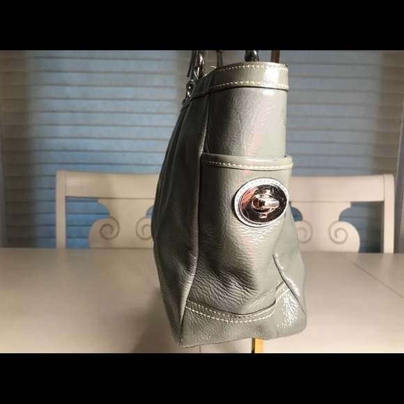 EUC Coach Gray/Silver Patent Leather Gallery Tote F13781 excellent  Condition - Picture 4 of 10